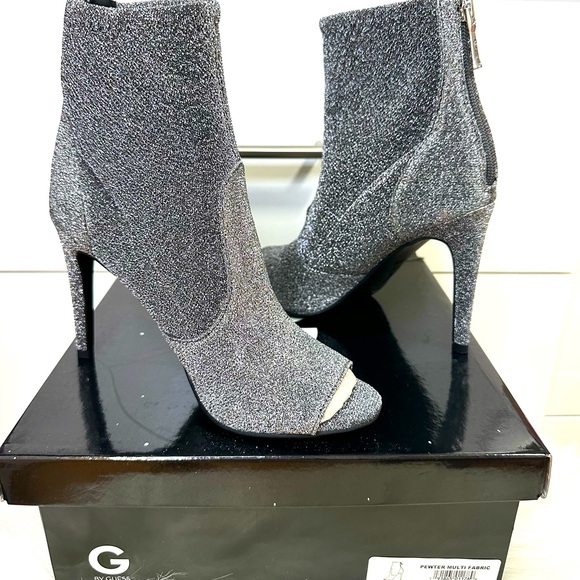 NEW G by Guess Sliver Glitter Heeled Booties - Size 6.5 - Picture 5 of 6